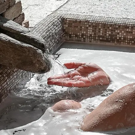La Terrazza Naturas Con Romantica Mini Piscina Climatizzata Sui Tetti Lägenhet *